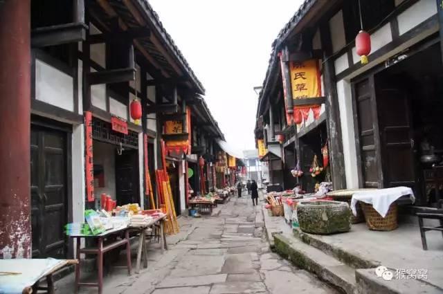 玩具店里的娃娃